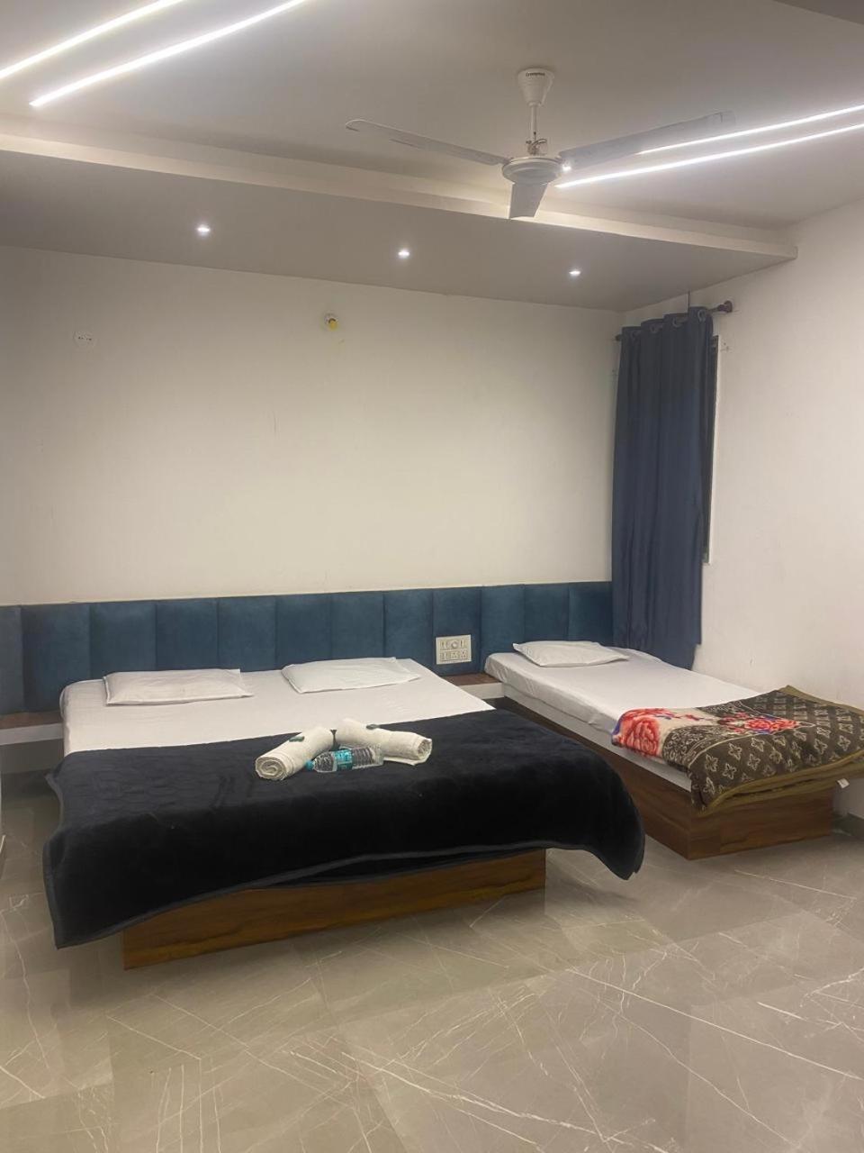 Maharaja Guest House Nashikkar Akalkot Exteriér fotografie